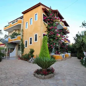 Flower Garden Apartment Ksamil